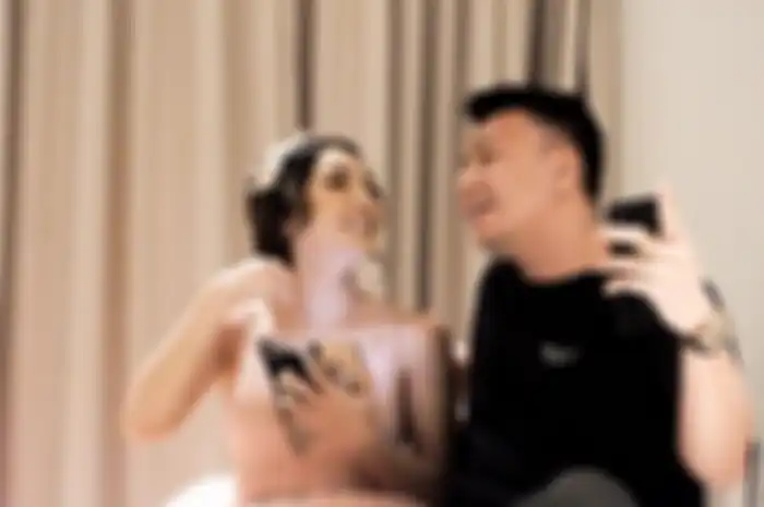 Gisel mulai mengunggah foto dirinya tampil bersama Wijin di akun Instagram pribadinya.