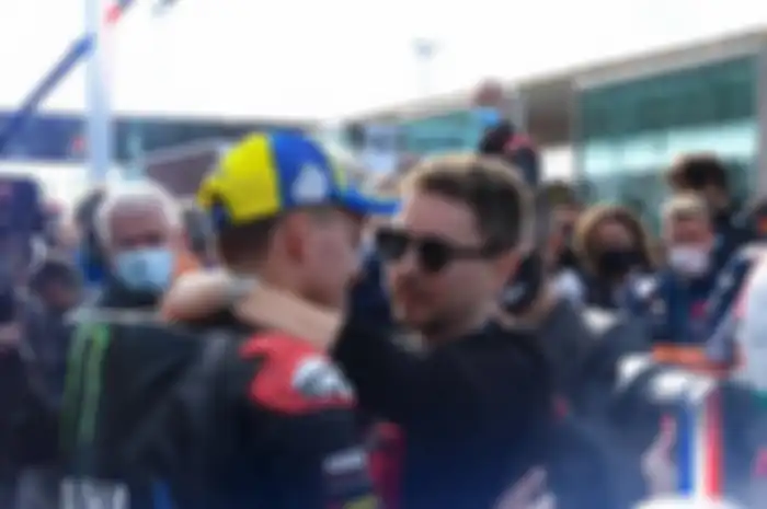 Jorge Lorenzo menemui Fabio Quartararo yang menyabet juara dunia MotoGP 2021.