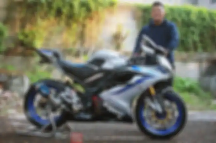 Yamaha R15 garapan Dika Modified punya tampilan moge look