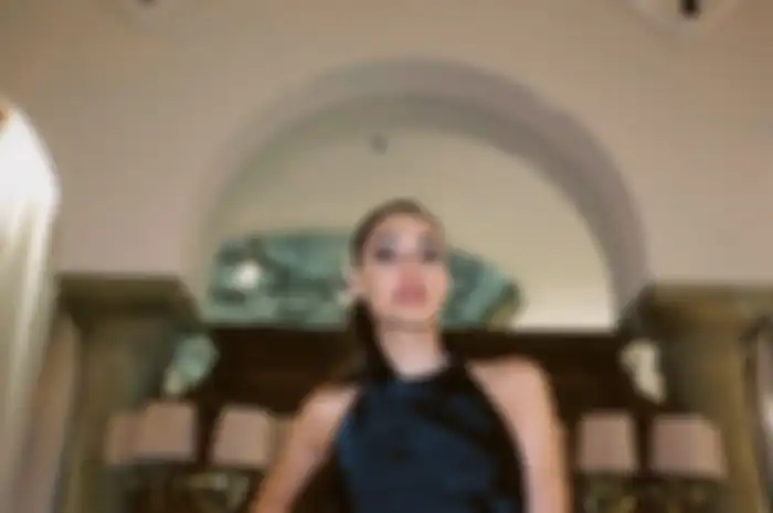 Kontestan Miss Universe ini menjadi perbicanngan lantaran kepergok berhubungan intim dengan kekasihnya di toilet pria. 