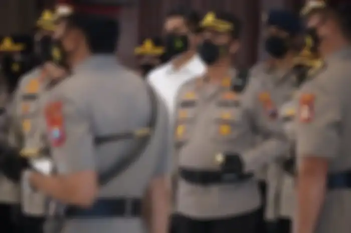 Viralnya kebijakan Indomaret di Bekasi yang meminta warga melapor polisi jika ditagih uang parkir berimbas ke Kapolres Pasuruan Kota AKBP Anwar.