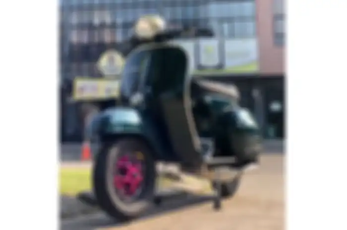 Modifikasi motor Vespa Super tahun 1974, rombak area kaki-kaki di bengkel Vespa Bintang Timur siapkan budget segini bro.