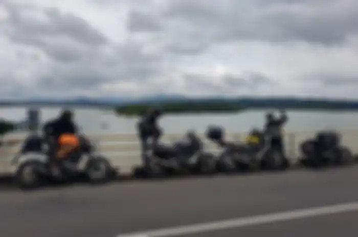 Ilustrasi touring motor. Catat Daftar Hari Libur Nasional 2022, Bikers Bisa Langsung Bikin Jadwal Touring Nih
