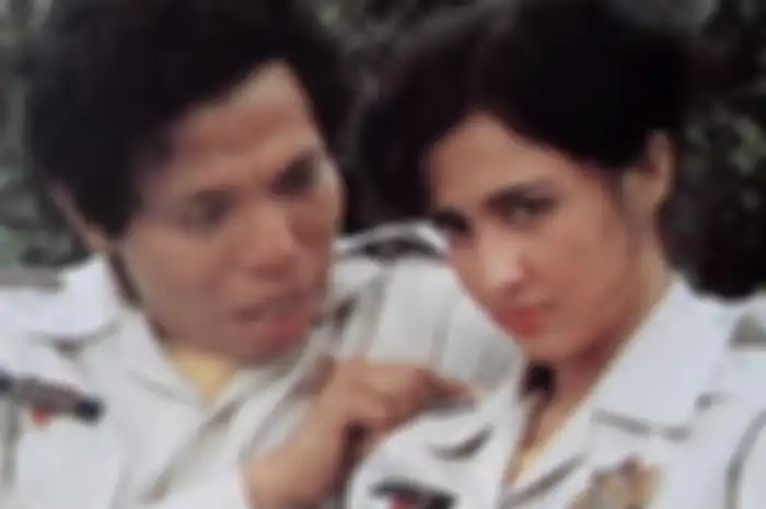 Foto mesra pelawak Dono Warkop DKI dengan wanita cantik tersebar luas melalui media massa.