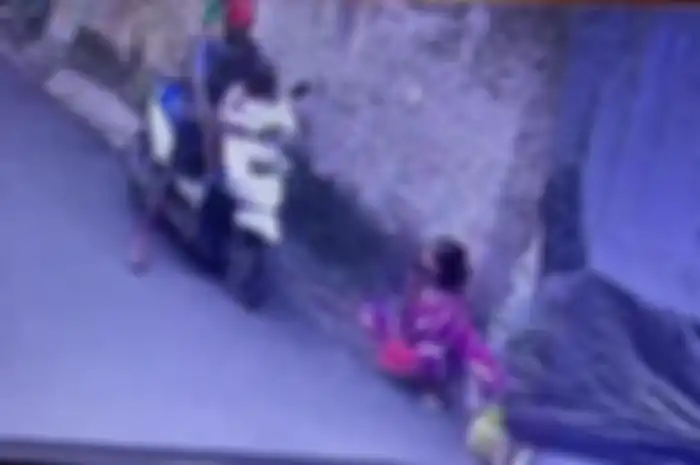 Miris, pasangan suami istri (pasutri) bawa motor nekat curi tabung gas di daerah Kwitang, Jakarta Pusat, padahal lagi bawa anak.