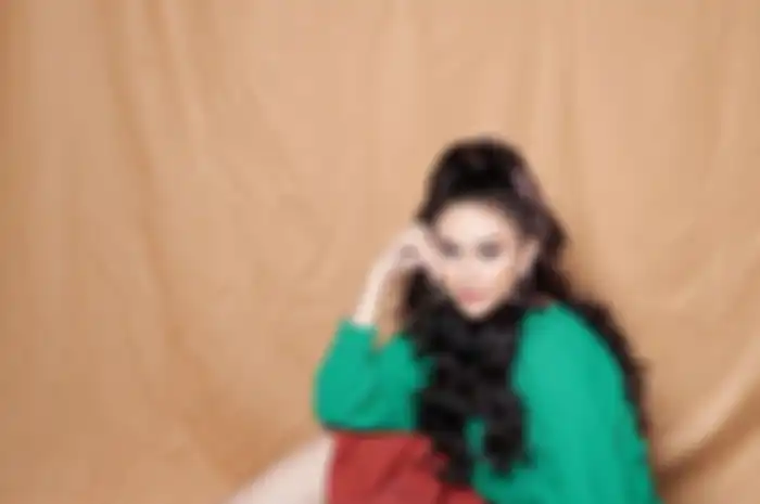 Aura Kasih mengaku kaget melihat data insight Instagram usai mengunggah foto dengan pakaian ketat. Ada 10 ribu pria yang save foto Aura Kasih.