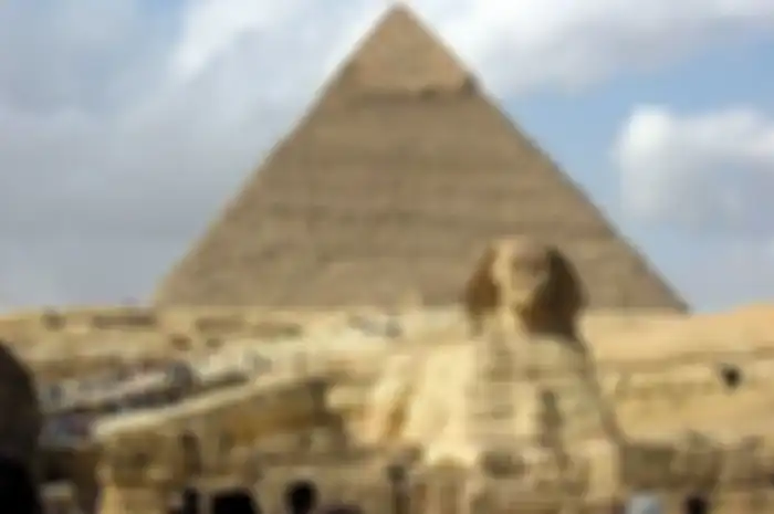 Patung Sphinx yang menjaga piramida Giza.