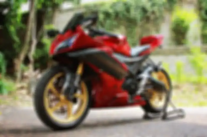 Yamaha R15 V2 garapan Dika Modified