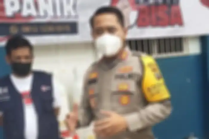 Waduh, gara-gara sering pamer motor gede (moge) mewah, Kapolres Labuhanbatu, AKBP Deni Kurniawan dicopot dari jabatannya.