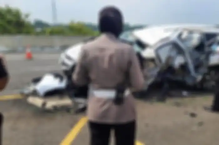 Kecelakaan mobil yang menewaskan Vanessa Angel dan suaminya, Bibi Andriansyah. Foto anak Vanessa Angel, Gala Sky Andriansyah yang terluka tersebar luas di media sosial.