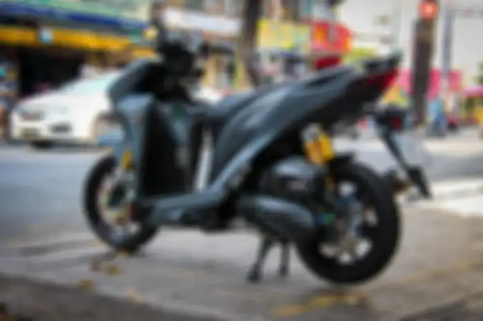 Modifikasi Honda Vario 150 bodi elegan kaki-kaki menawan pakai Ohlins dan cakram ganda.