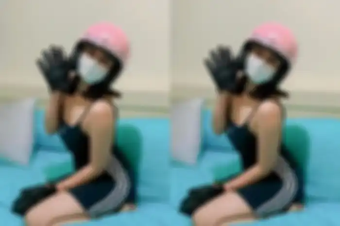 Artis Vanessa Angel saat memakai sebuah helm, harganya segini fitur canggih.