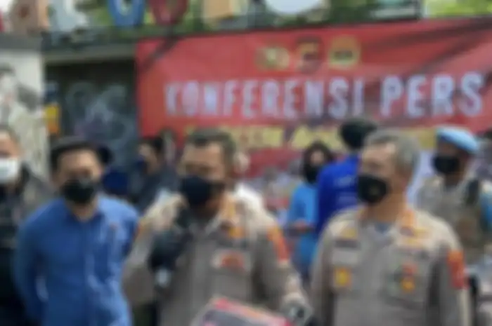 Foto Kapolres Bogor Kota Kombes Pol Susatyo Purnomo Condro ramai dibahas di media sosial. Admin Twitter Polres Bogor Kota jadi pemicunya