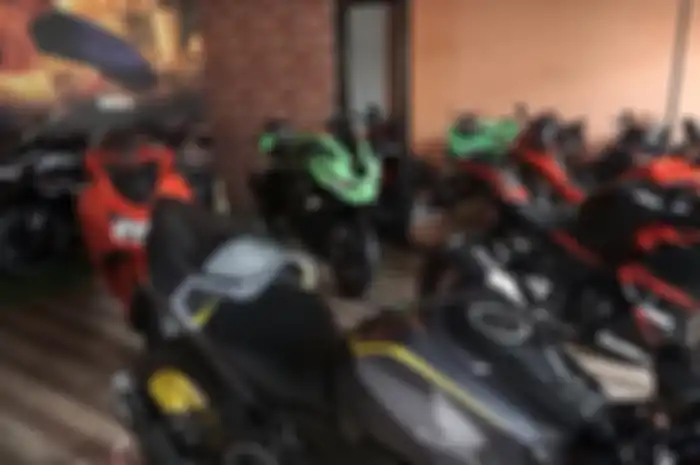 Bro Indra Fikri grebek diler motor sport bekas, banyak pilihannya dari 150 cc sampai 250 cc, harga dijamin ramah di kantong.