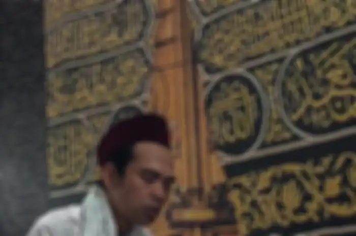 Ustaz Abdul Somad menjelaskan jawaban atas pertanyaan apakah ruh bisa dipanggil. Dari situ netizen memuji foto sang ulama. 
