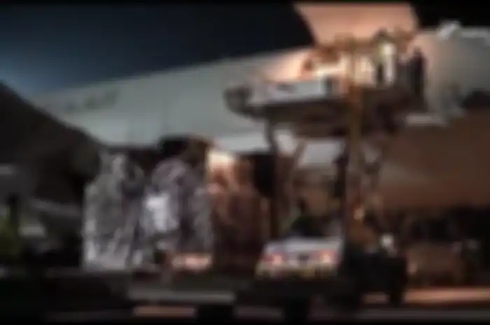 Video detik-detik pesawat Boeing 777F yang bawa logistik WSBK Indonesia 2021 mendarat di Lombok, Nusa Tenggara Barat (NTB)