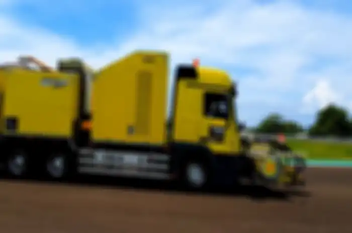 Alat pembersih trek Sirkuit Mandalika jelang WSBK Indonesia 2021, nih videonya canggih banget.