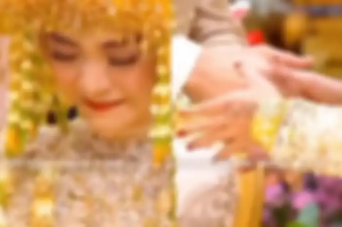 Momen Ria Ricis bersentuhan kulit dengan Teuku Ryan.