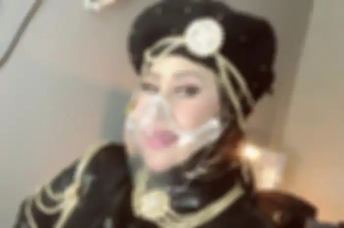 Umi Elvy Sukaesih mengunggah foto bareng almarhumah sosok tercinta yang lebih pulang ke Rahmatullah.