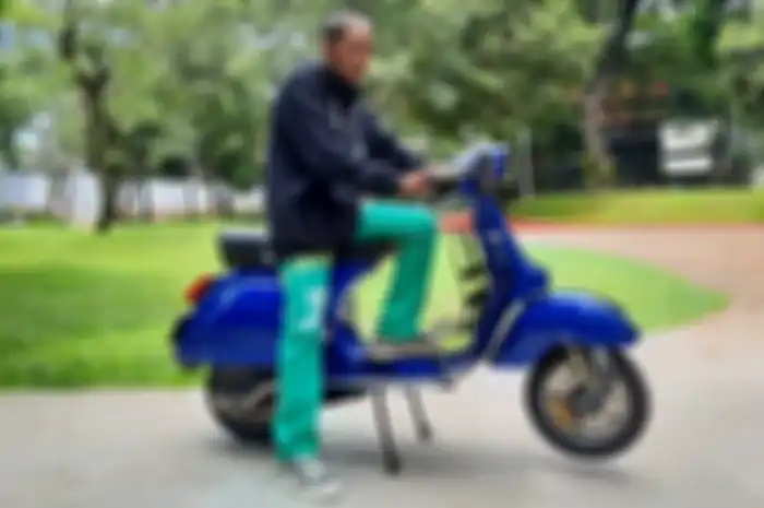 Senangnya pak Husein, Vespa PS 150 yang dulunya rusak parah selesai direstorasi bengkel Specialis PX Nusantara dan Candra Scooter Garage.