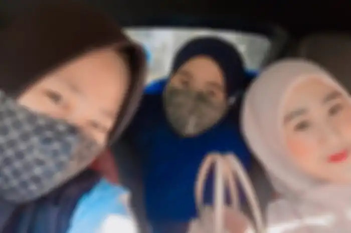 Foto tampang karyawan Larissa Chou berani labrak istri baru Alvin Faiz, Henny Rahman di media sosial dikuliti netizen. 