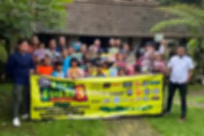 Komunitas Vespa Guna Bangsa gelar Ride &amp; Share ke-3, turing menuju Sumbawa, Nusa Tenggara Barat (NTB) kirim ratusan buku bacaan.