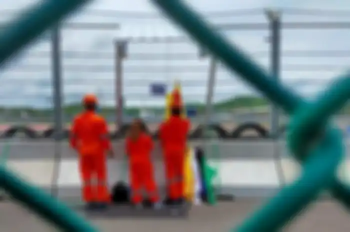 Marshal tidak jawab panggilan sampai telat angkat bendera membuat ajang Idemitsu Asia Talent Cup (IATC) 2021 di sirkuit Mandalika ditunda?