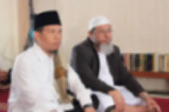 Ustaz Ahmad Zain An Najah, adalah salah satu ulama Anggota Komisi Fatwa Majelis Ulama Indonesia (MUI). Foto profilnya dibanjiri doa. 