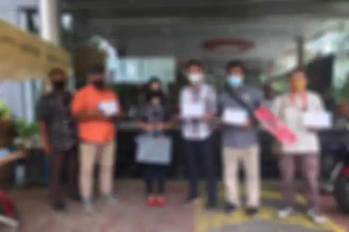 Wahana bagikan paket vitamin dan peralatan ke SMK binaan.
