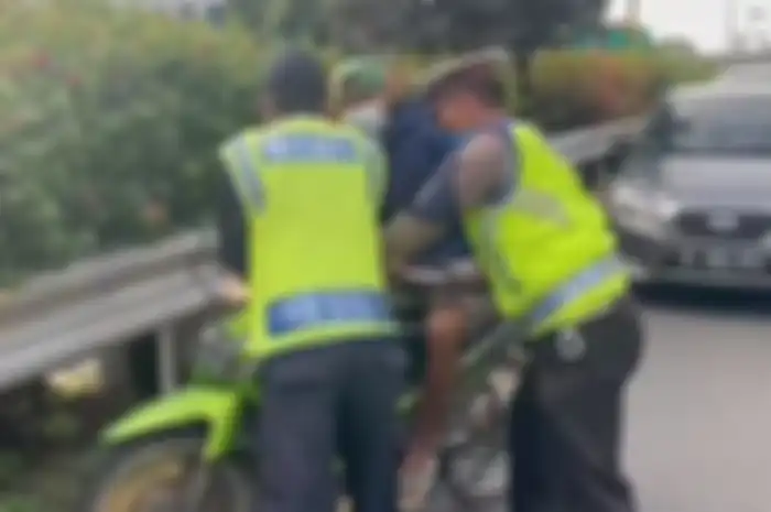 Pemotor diduga gangguan jiwa masuk tol
