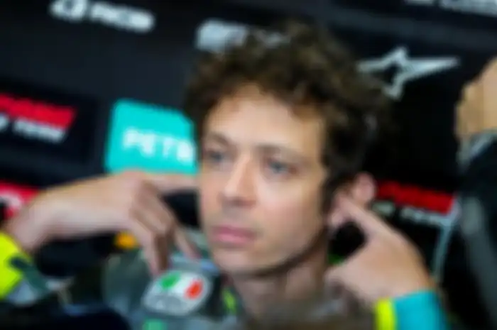Serius, Valentino Rossi pernah tonjok pembalap lain setelah selesai balapan sampai wajahnya berdarah.