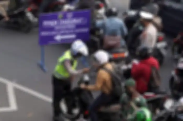 Ilustrasi penyekatan. PPKM level 3 berlaku saat libur Natal 2021 dan tahun baru 2022 (nataru), bikers enggak jadi turing akhir tahun lagi deh.