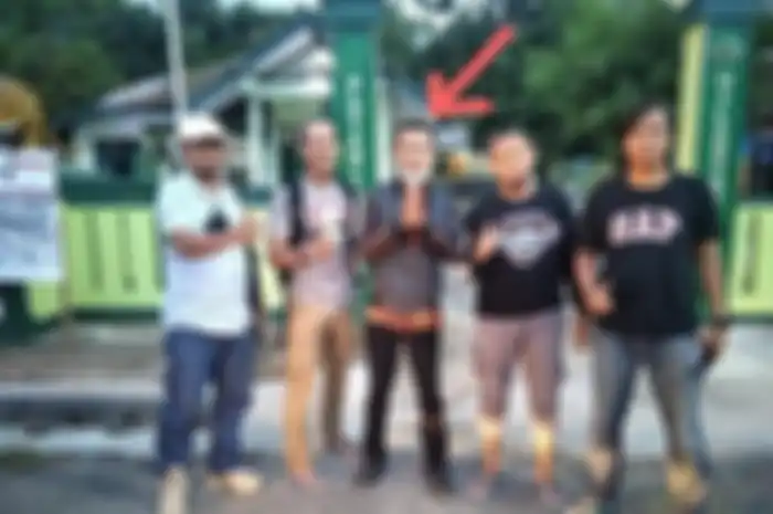 Foto seorang warga Sumedang, Yana Supriatna yang dikabarkan hilang di Jalan Cadas Pangeran, Sumedang, Jawa Barat dihujat