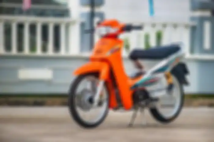 Modifikasi Honda Supra 'Bapak', jadi muda lagi berkat warna kece dan part berkelas.