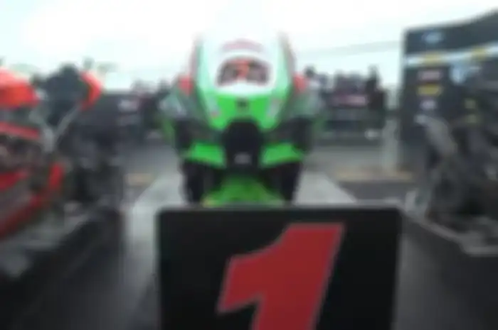 Jonathan Rea balik ke nomor turun 65