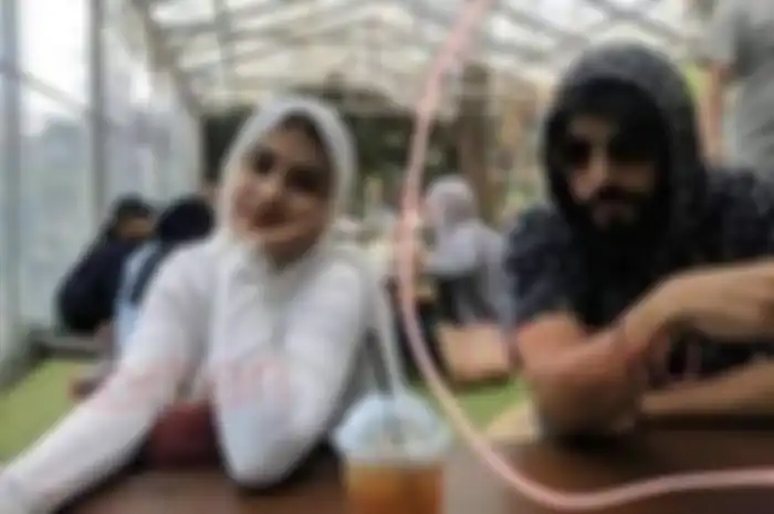 Pria Arab bernama Abdul Latif menyiram air keras ke istri sirinya, Sarah, warga Cianjur, Jawa Barat. Motifnya didalami.