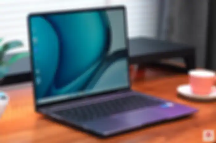 Desain lensa kamera Huawei MateBook 14s yang diubah.