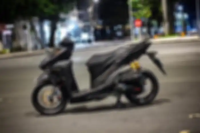 Unik nih, modifikasi Honda Vario 150 pakai bodi penuh carbon plus pelek jari-jari bikin beda.