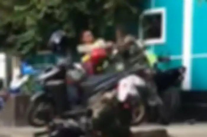 Viral video Polisi dan TNI terlibat adu jotos