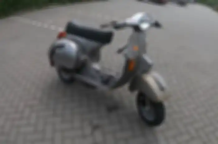Sadis, video Vespa Spartan tuker jantung pakai mesin 2-tak KTM kapasitas 250 cc, suaranya bergelegar.