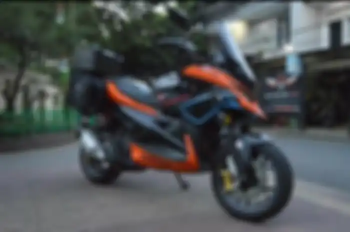 Yamaha Aerox milik Mamay Gunawan yang didandani gaya touring.