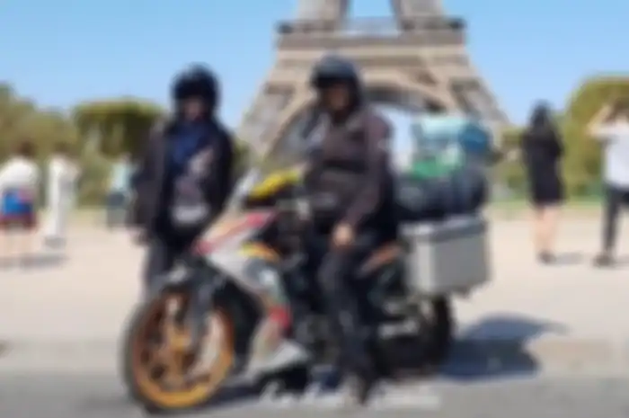 Pasutri keliling 25 negara pakai motor