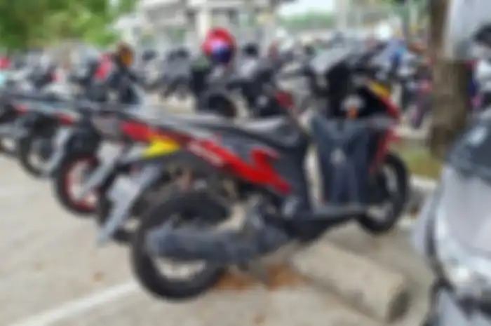 Parkir motor 4 bulan di Bandara Soekarno-Hatta, Tangerang, Banten, Popo langsung melongo pas lihat total tagihannya.
