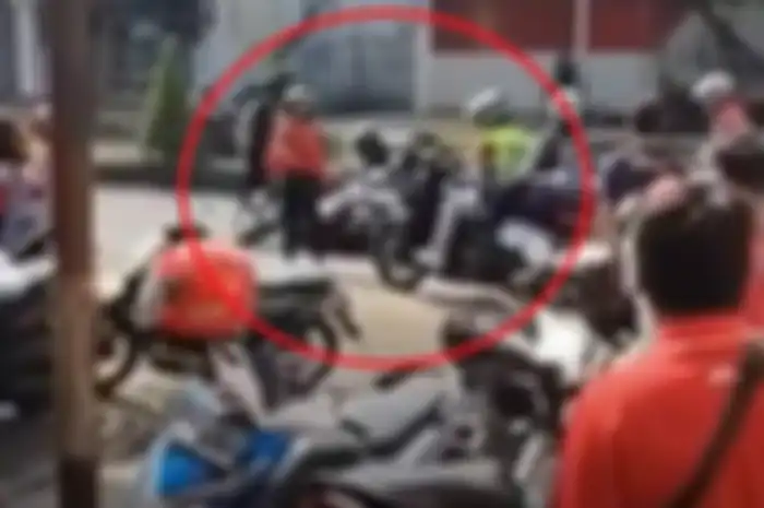 Video moge terjatuh malah disoraki warga