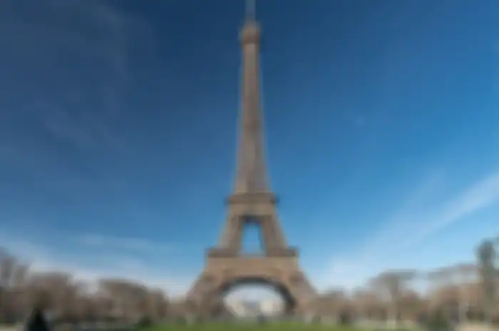 Menara Eiffel di Paris, Prancis. Negara ini tercatat punya zona waktu terbanyak di dunia, yakni mencapai 12!