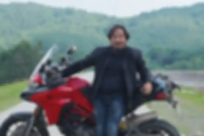 Bassis grup band Ungu, Makki Omar Parikesit akan melakukan turing naik motor Jakarta-Lombok, menjelajahi 7 gunung di Indonesia.