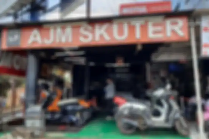 Paket servis motor Vespa matic di bengkel spesialis AJM Skuter, harganya mulai segini bro.
