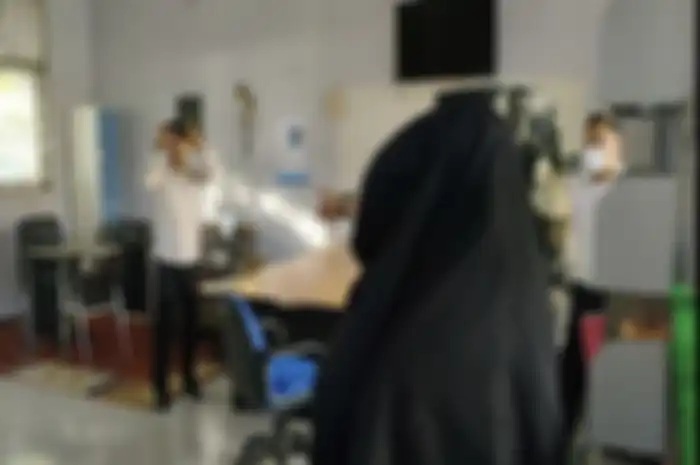 Dari hasil olah TKP dugaan pelecehan seksual mahasisiwi Unsri dari oknum dosen, foto korban (hijab hitam) beredar, Rabu (01/12/2021). 
