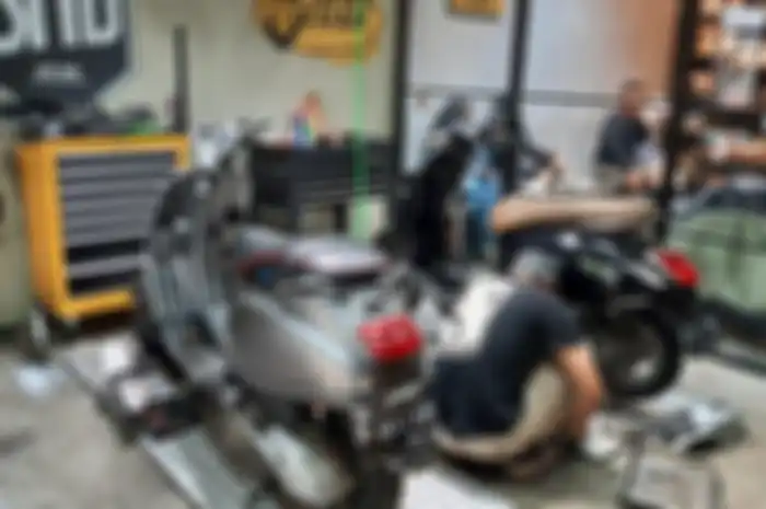 Lengkap paket servis Vespa matic atau Vespa modern di bengkel Scooter House Djakarta (SHD), mulai Rp 200 ribuan.