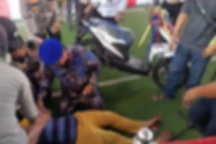 Istri kuli serabutan pingsan setelah mendapat hadiah motor